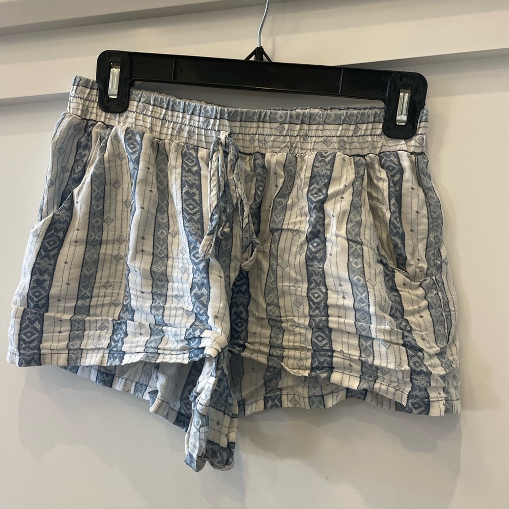 Blue and white designed loose linen shorts